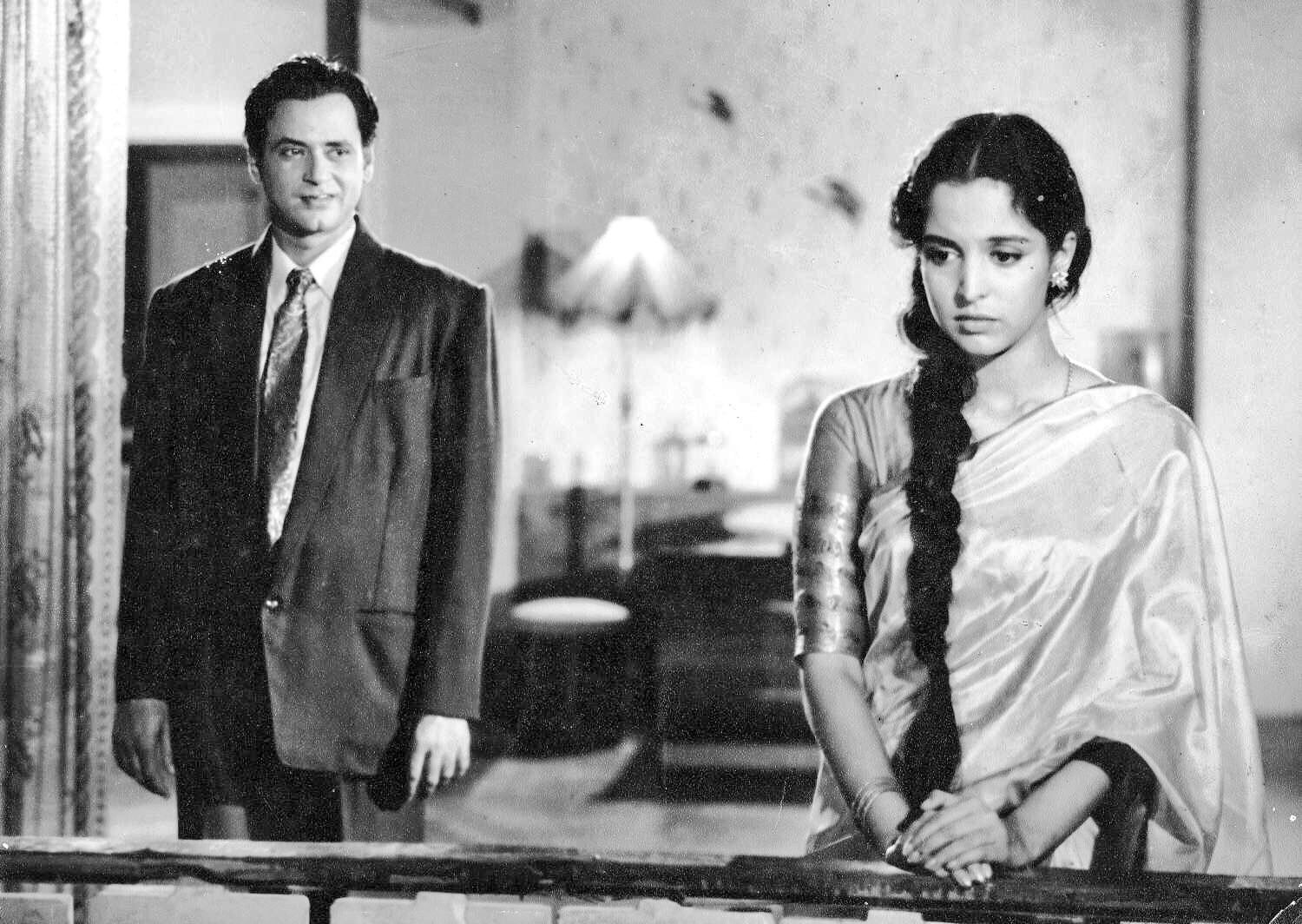 With Leela Naidu in Hrishikesh Mukherjee's Anuradha (1960)